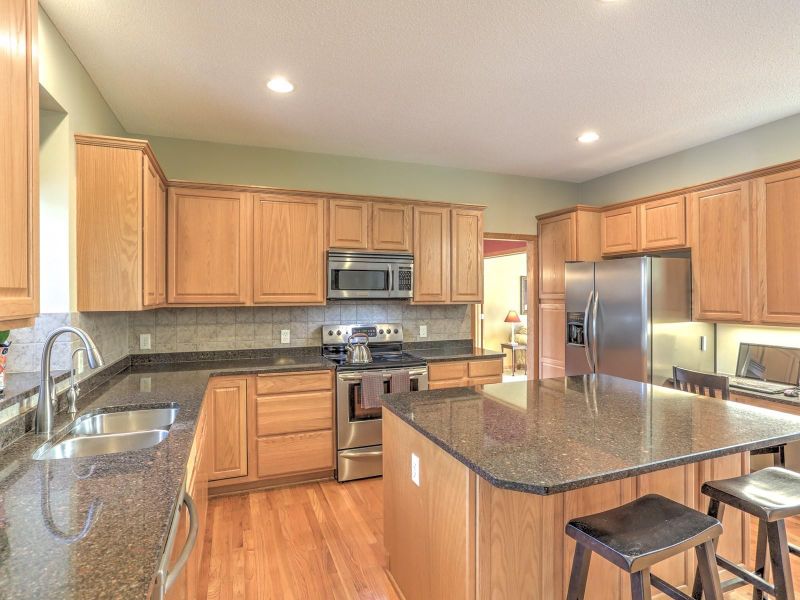 9004 Woodhill Dr, Savage, MN 55378