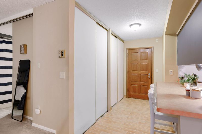 1372 Carling #212, Saint Paul, MN 55108