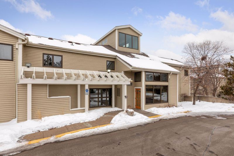 1372 Carling #212, Saint Paul, MN 55108