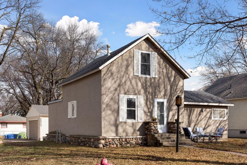 541 1st St N, Winsted, MN 55395