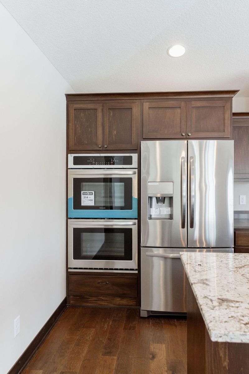 6062 W 137th St, Savage, MN 55378