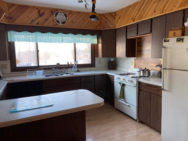 181 County Line Ave, Clear Lake, WI 54005
