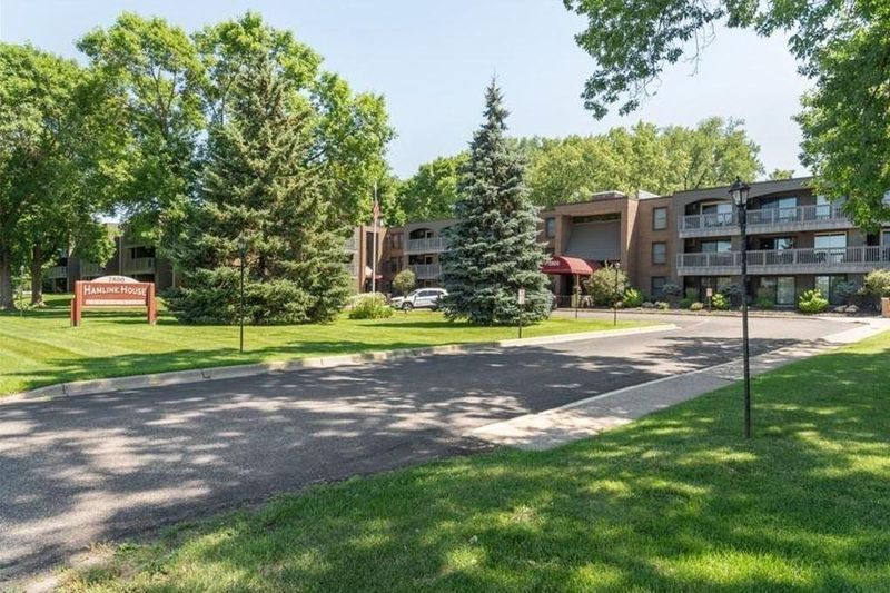 2800 Hamline Ave N #218, Roseville, MN 55113