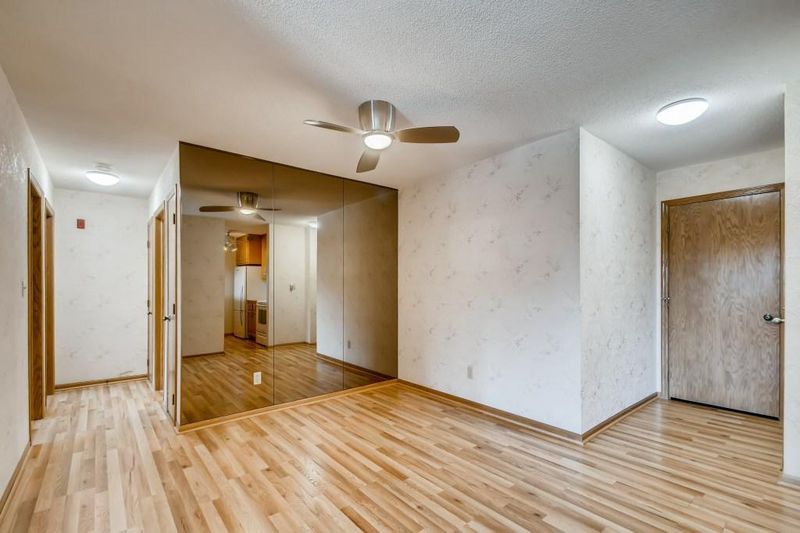 2800 Hamline Ave N #218, Roseville, MN 55113