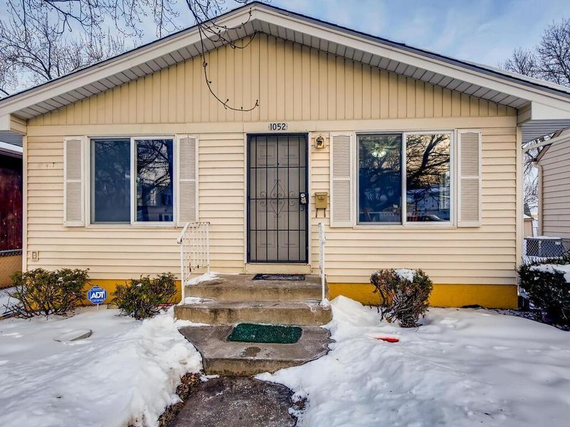1052 Dale St N, Saint Paul, MN 55117