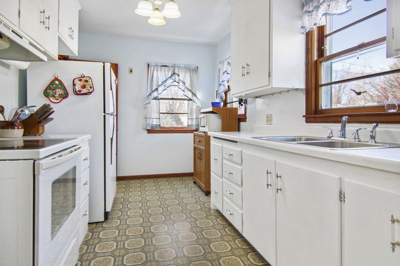 1302 1st St S, Stillwater, MN 55082