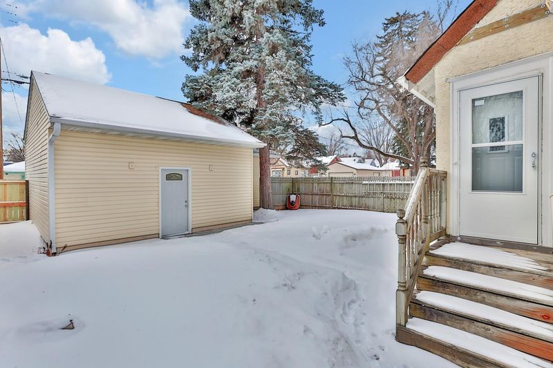 1182 Hawthorne Ave E, Saint Paul, MN 55106