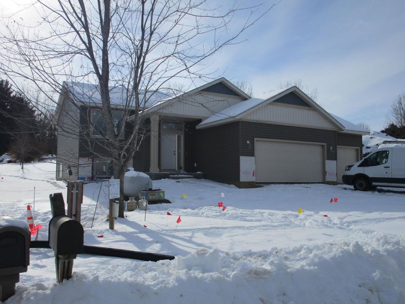 529 7th St SW, Pine Island, MN 55963