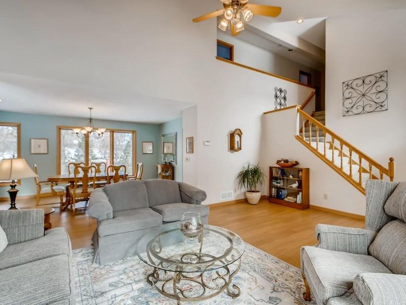 301 Timberline Trl, Vadnais Heights, MN 55127