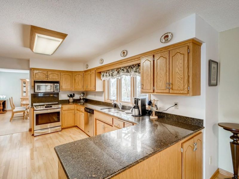 301 Timberline Trl, Vadnais Heights, MN 55127