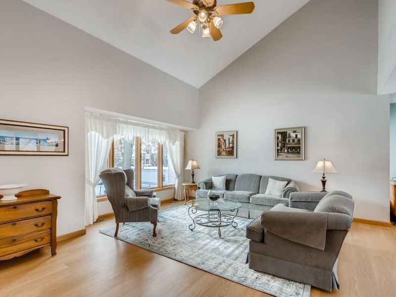 301 Timberline Trl, Vadnais Heights, MN 55127