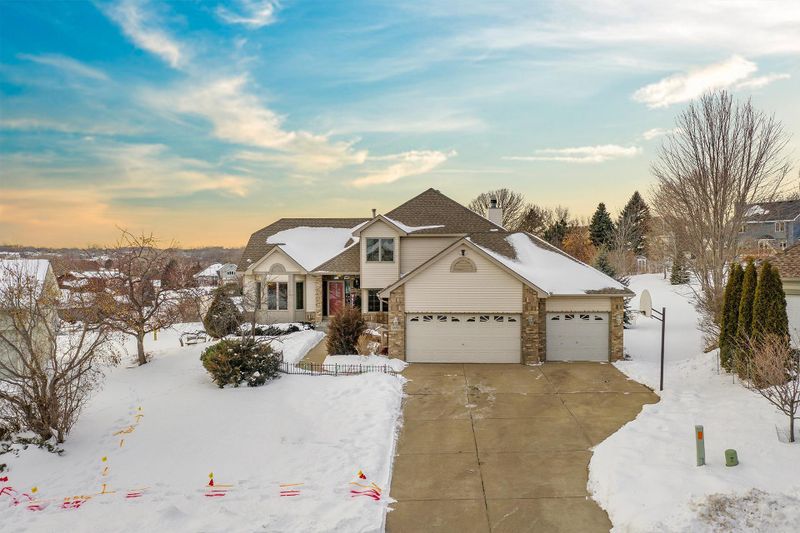 3596 Sunbury Dr, Woodbury, MN 55125