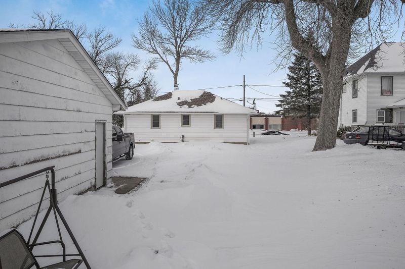 701 School St S, Ellendale, MN 56026