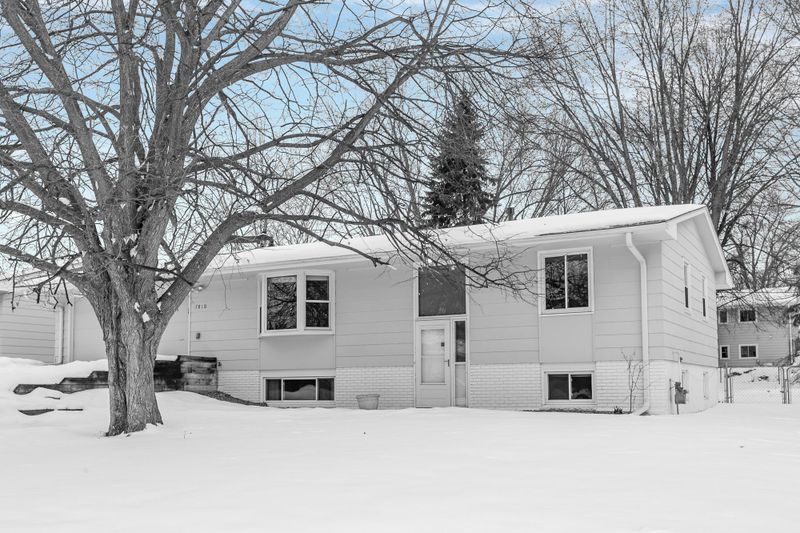 7810 47th Ave N, New Hope, MN 55428