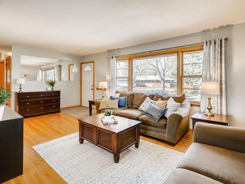 2215 Inca Ln, New Brighton, MN 55112