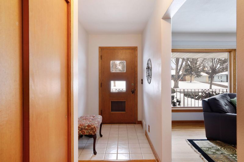 958 Edgewater Ave, Shoreview, MN 55126