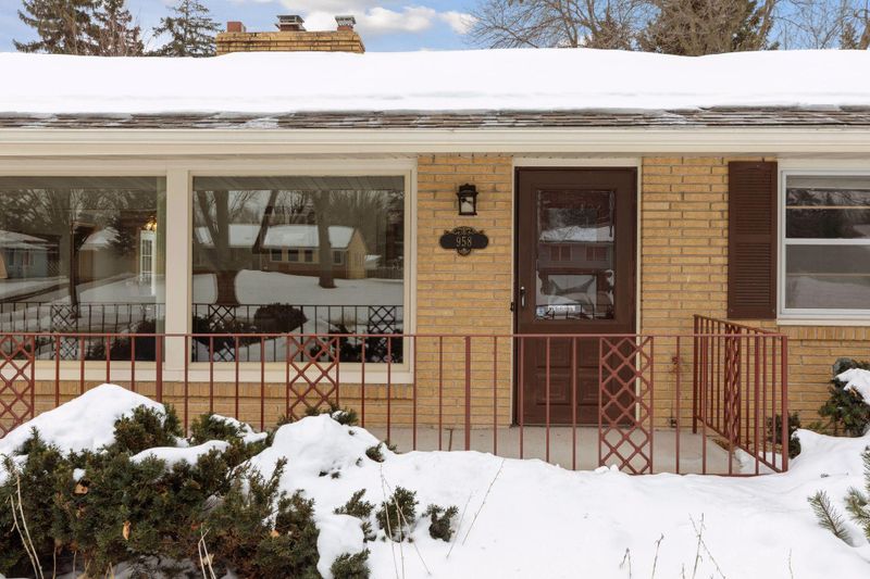 958 Edgewater Ave, Shoreview, MN 55126