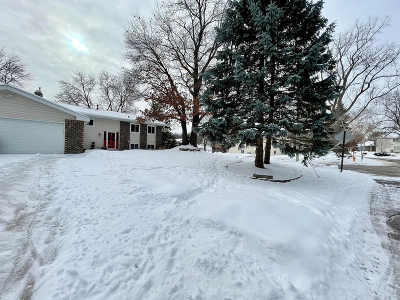 1602 Woodside Ct NE, Fridley, MN 55432