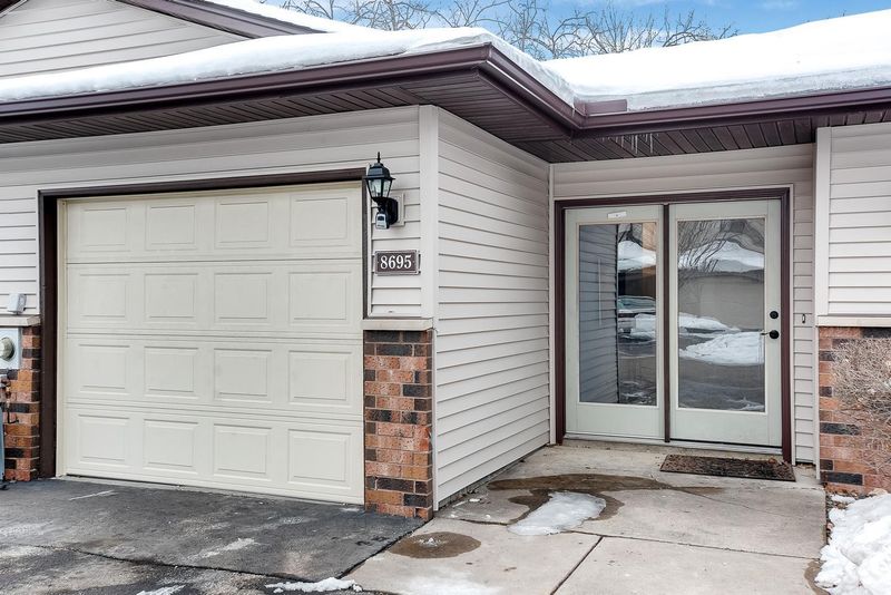 8695 Maplebrook Pw N, Brooklyn Park, MN 55445