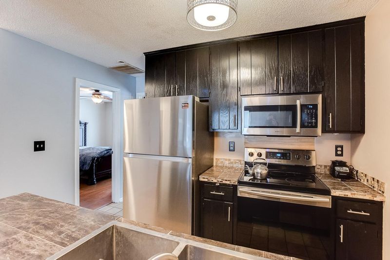 8695 Maplebrook Pw N, Brooklyn Park, MN 55445