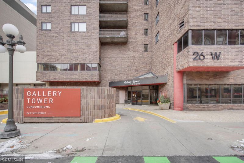 26 10th St W #911, Saint Paul, MN 55102