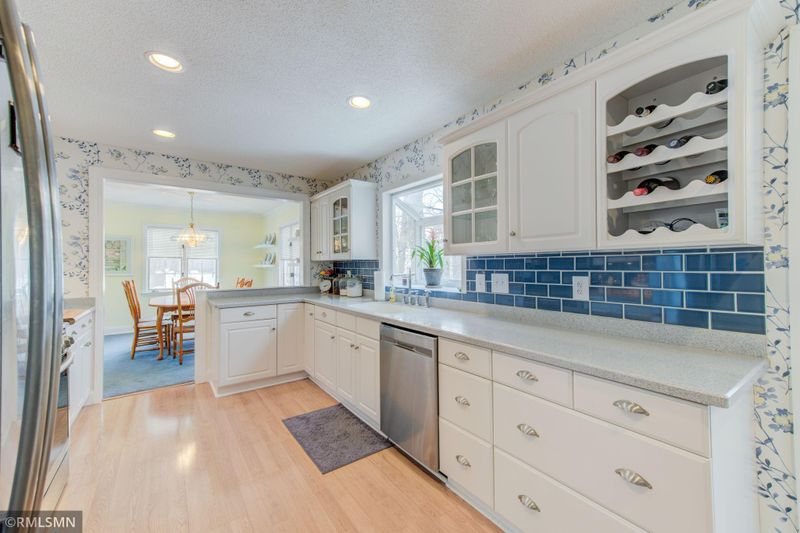 4220 Trail Ridge Ln, Minnetonka, MN 55345