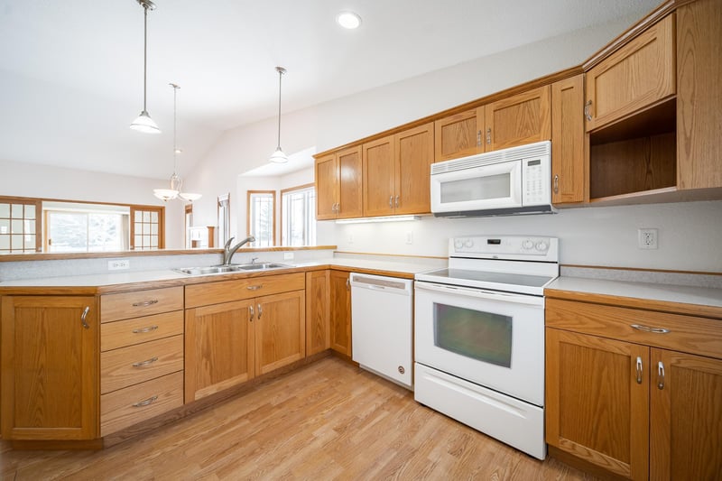 2521 Mossy Creek Dr NE, Owatonna, MN 55060