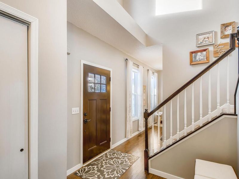 2704 Autumn Woods Dr, Chaska, MN 55318