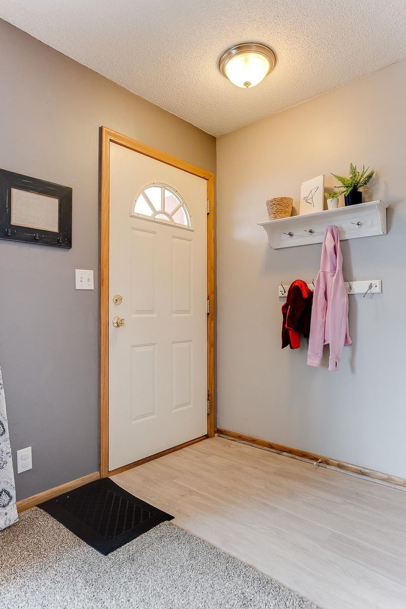 981 Patton Rd, New Brighton, MN 55112