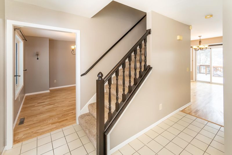 633 Hillside Dr, Eagan, MN 55121