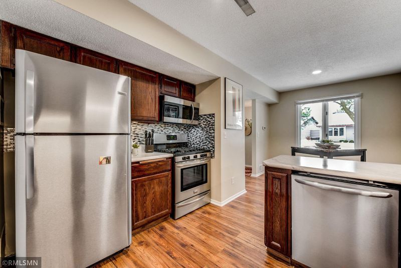 4676 Lenore Ln, Eagan, MN 55122