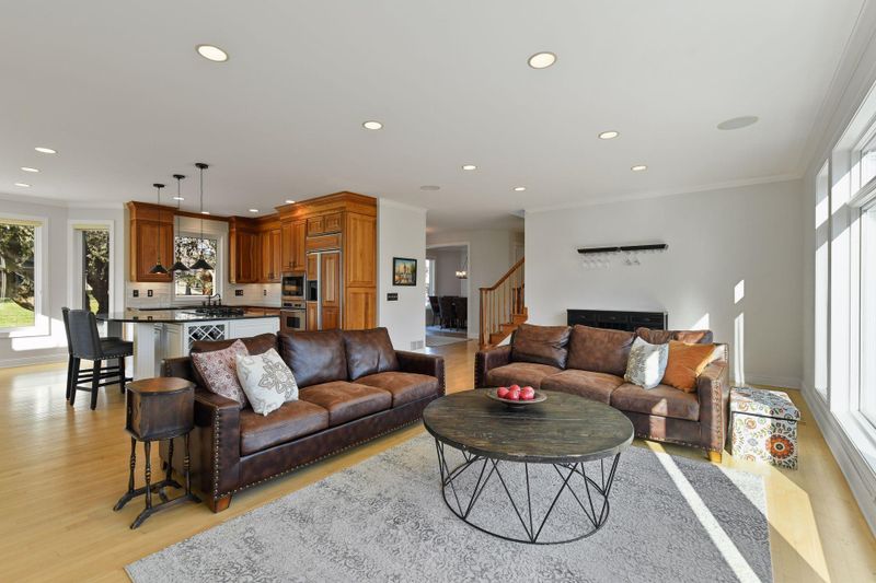 5213 Chantrey Rd, Edina, MN 55436