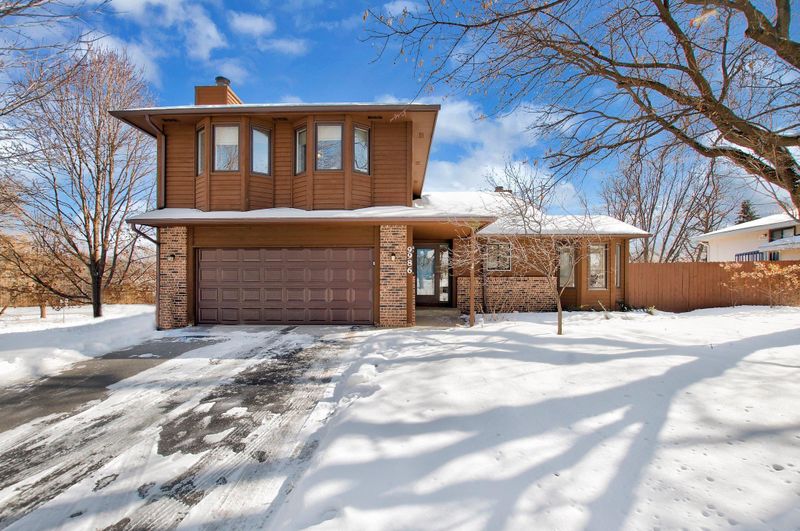 9986 Balmoral Ln, Eden Prairie, MN 55347