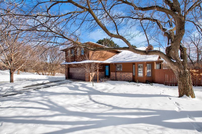 9986 Balmoral Ln, Eden Prairie, MN 55347
