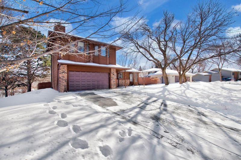 9986 Balmoral Ln, Eden Prairie, MN 55347