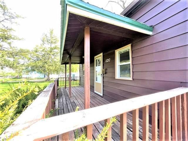 820 1st St N, Waterville, MN 56096