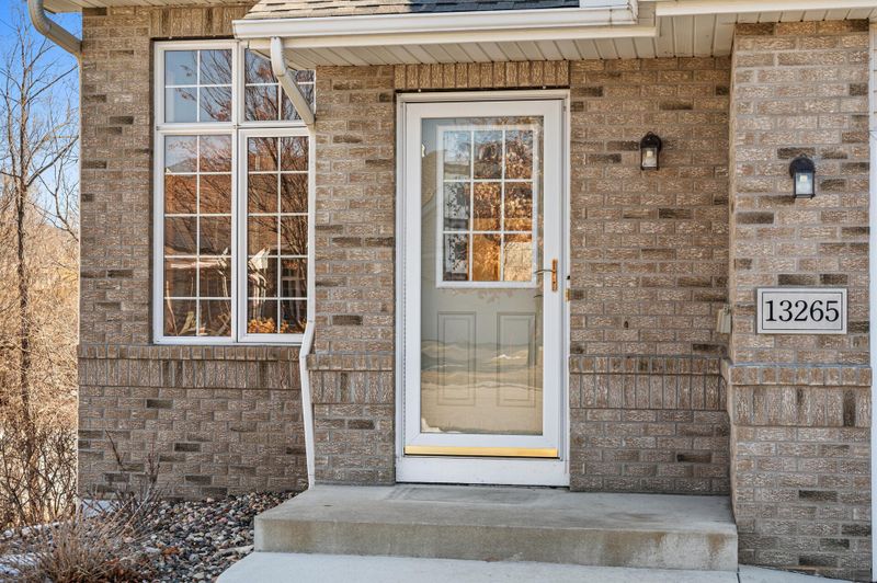 13265 Williamsberg Dr, Savage, MN 55378