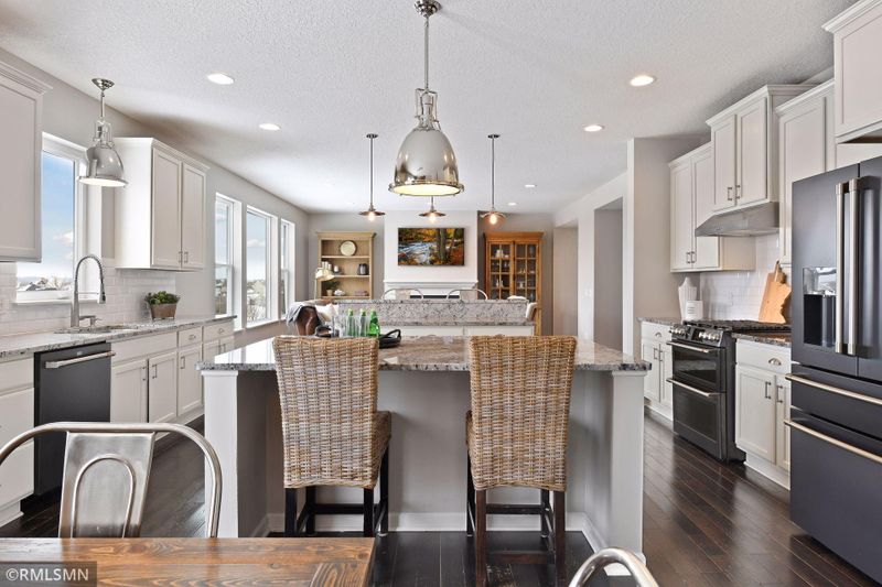 8145 Ridge Rd, Victoria, MN 55386