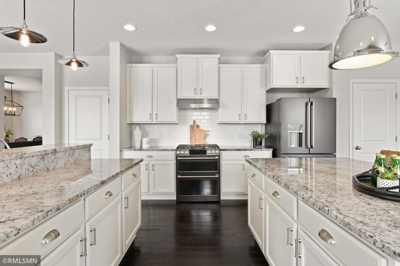 8145 Ridge Rd, Victoria, MN 55386