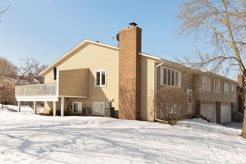 4658 Ridge Cliff Dr, Eagan, MN 55122