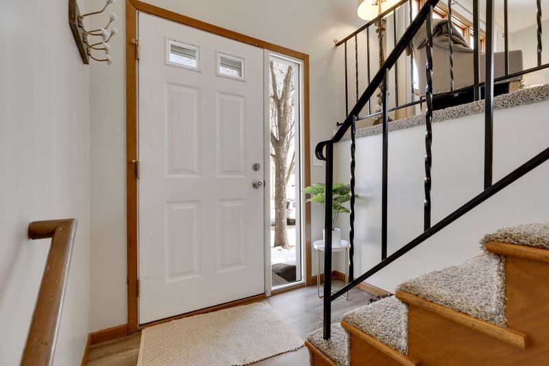 4658 Ridge Cliff Dr, Eagan, MN 55122