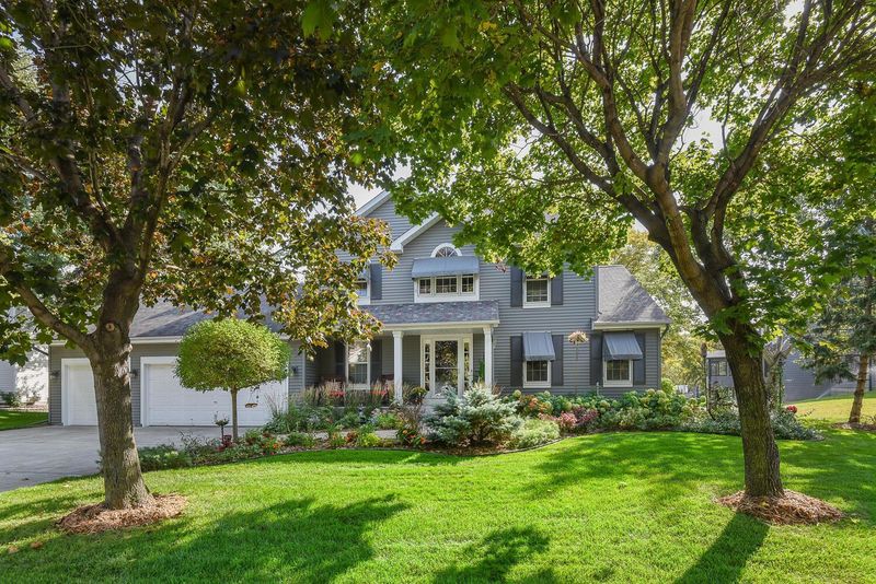 2498 Stockbridge Rd, Mendota Heights, MN 55120