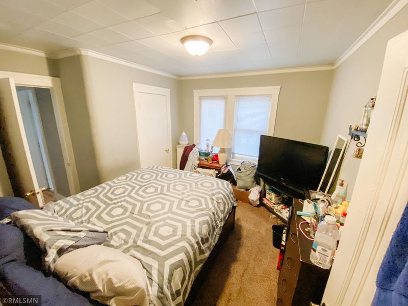 1046 Arkwright St, Saint Paul, MN 55130