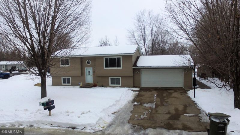 21 Fairway Dr, Monticello, MN 55362