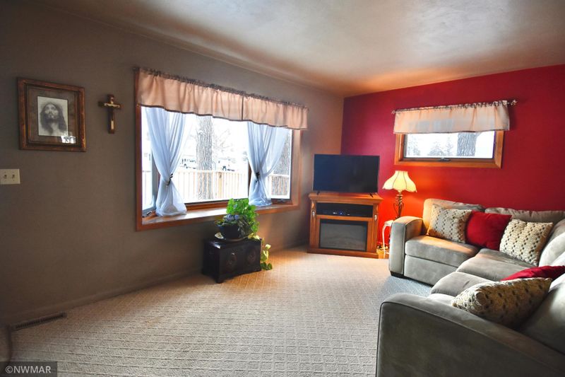 1305 Arnold Ave N, Thief River Falls, MN 56701