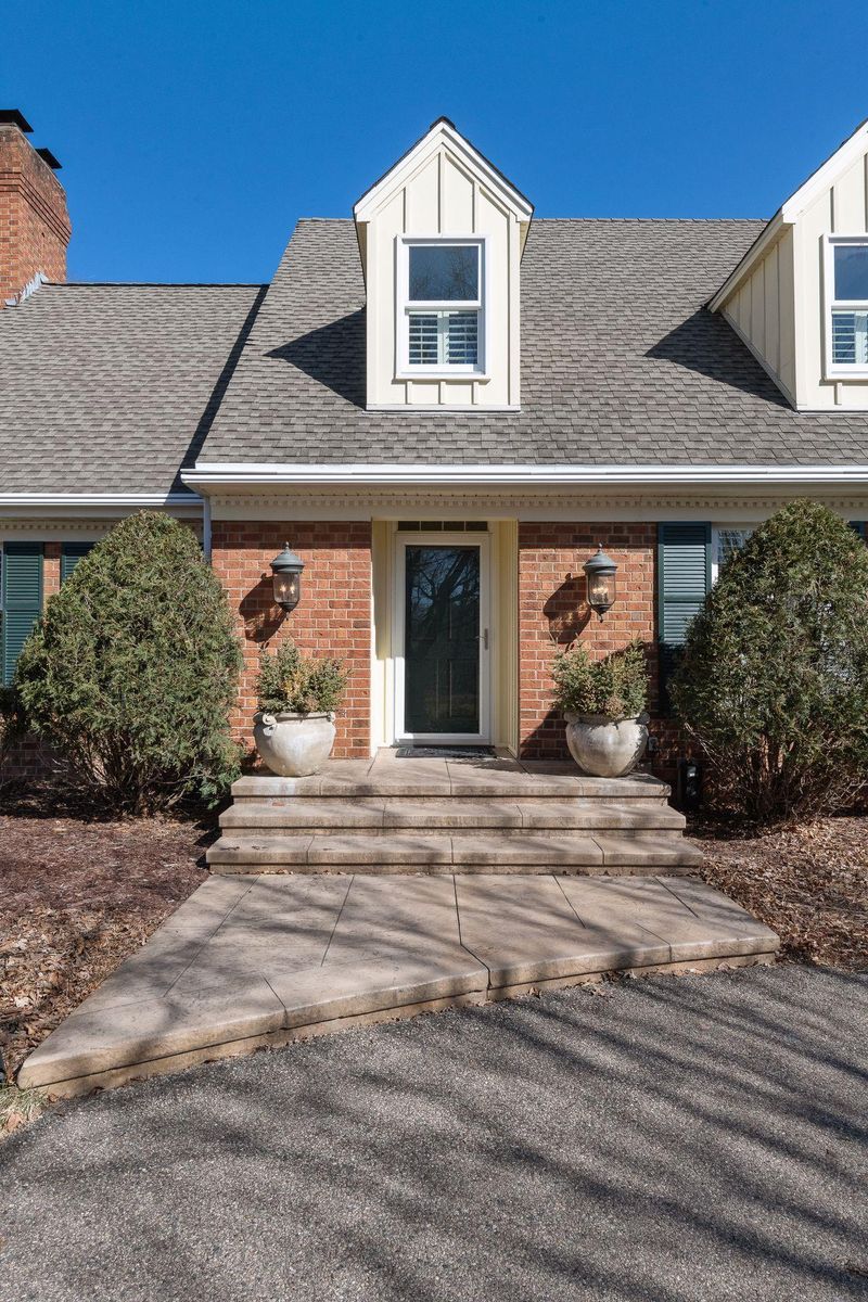 6108 Fox Meadow Ln, Edina, MN 55436