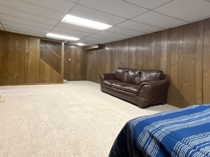 2180 Lydia Ave E, Maplewood, MN 55109
