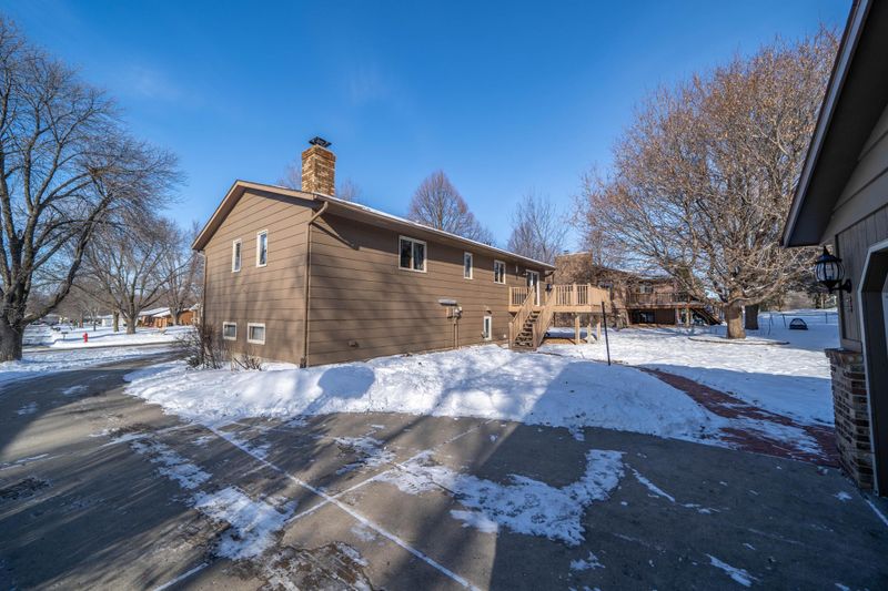 1000 Pleasantview Dr SE, Willmar, MN 56201