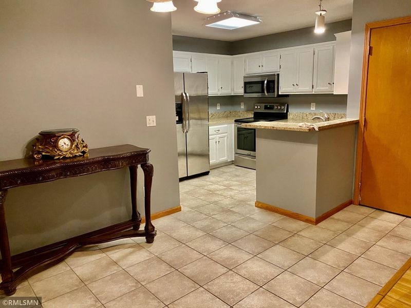 1064 Juniper Ct, Shakopee, MN 55379