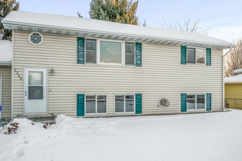 2396 County Road D E, Maplewood, MN 55109